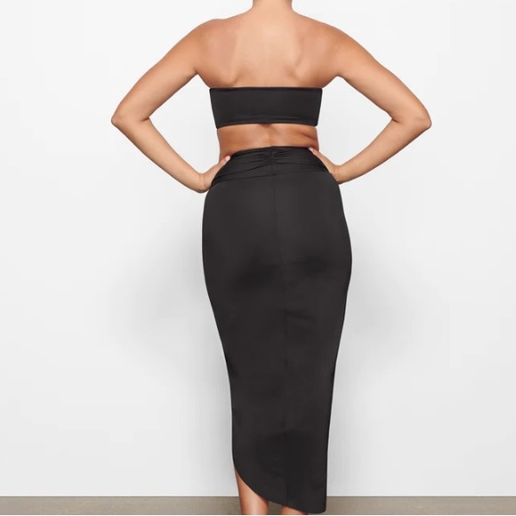 Skims SIGNATURE SWIM BANDEAU BIKINI TOP with strap, NWT, size XS, Small, Black - Picture 2 of 8